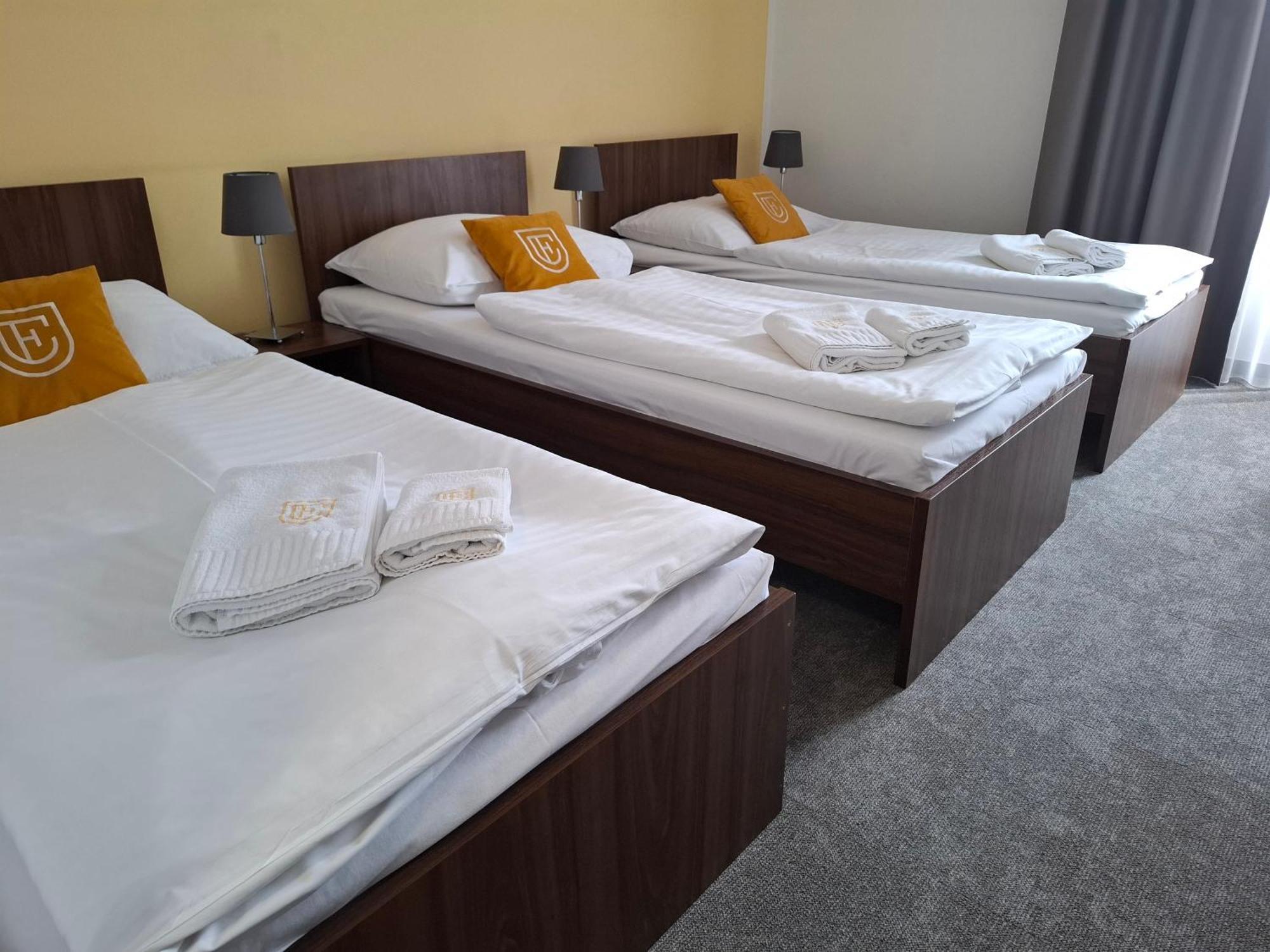 Hotel Eminent Stupava Buitenkant foto